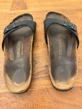 Birkenstock Women’s Black Single-Strap Madrid